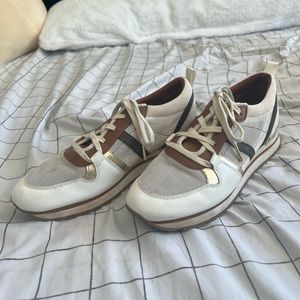 Brand new Michael Kors Womens Womens Dash Trainer Mesh Sneakers, BEIGE, Size 9.0